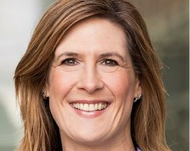 Sonja Schwetje freut sich über Zertifikat