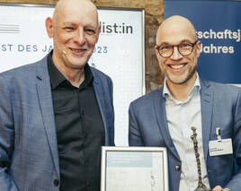 Urkunde und Trophäe für Sebastian Matthes