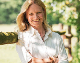 Sarah Schnieder steigt als Chefredakteurin bei „Reiter Revue International“ in den Sattel