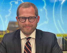 Karlsruhe: Regierung muss Julian Reichelts Polemik aushalten